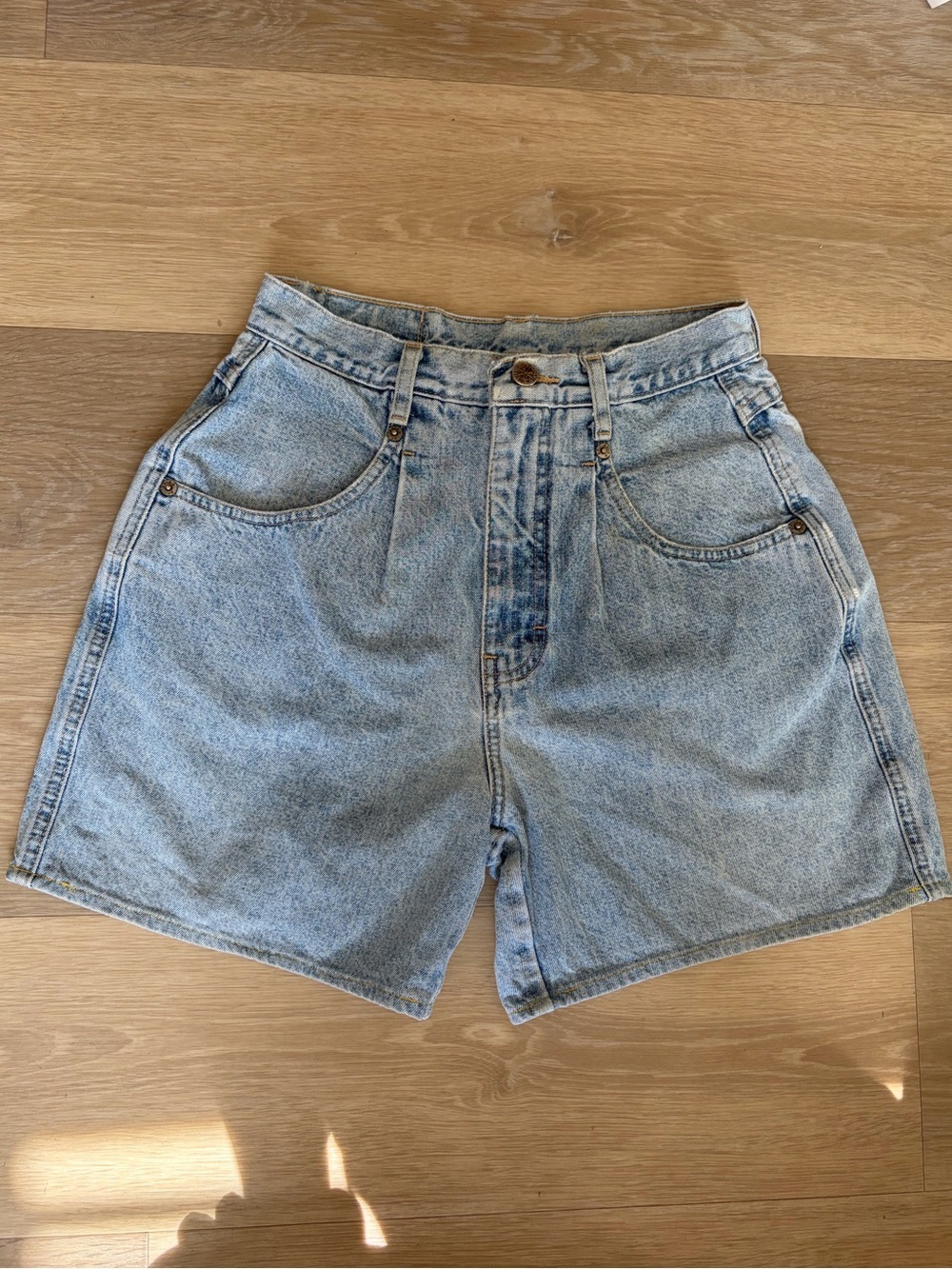Vintage Britania High Rise Light Wash Denim Mom Shorts Size 6